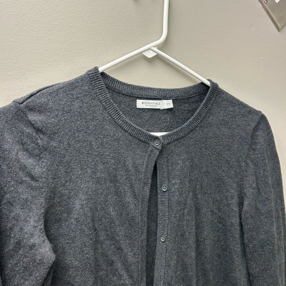 Reitman’s Grey Button Up Light Cardigan - Picture 2 of 4